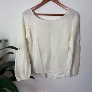 ✨ VENUS Ivory Bow Back Sweater – Size M